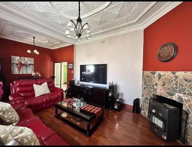 3 BEDROOM HOUSE FOR SALE IN SPRINGS CENTRAL